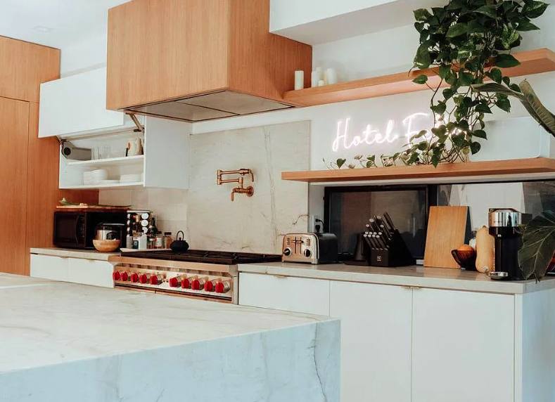 Apartment for rent at 115 Park Place, Venice, CA 90291