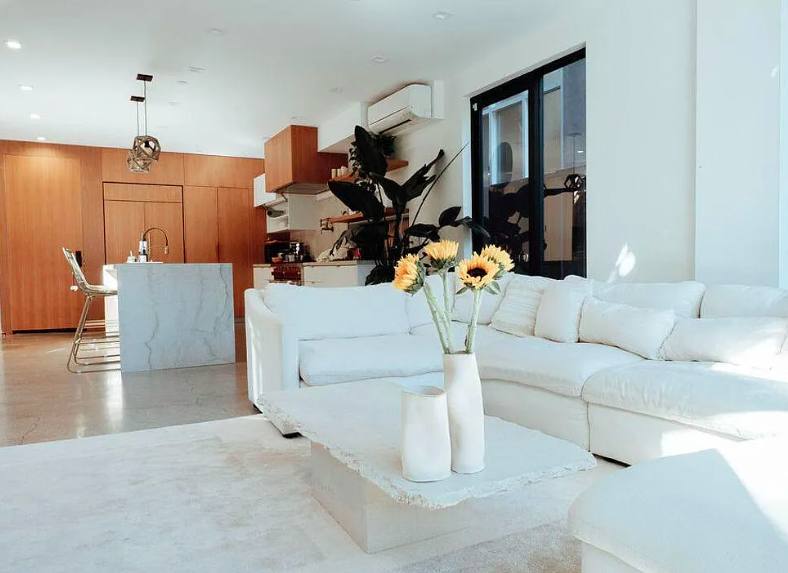 Apartment for rent at 115 Park Place, Venice, CA 90291