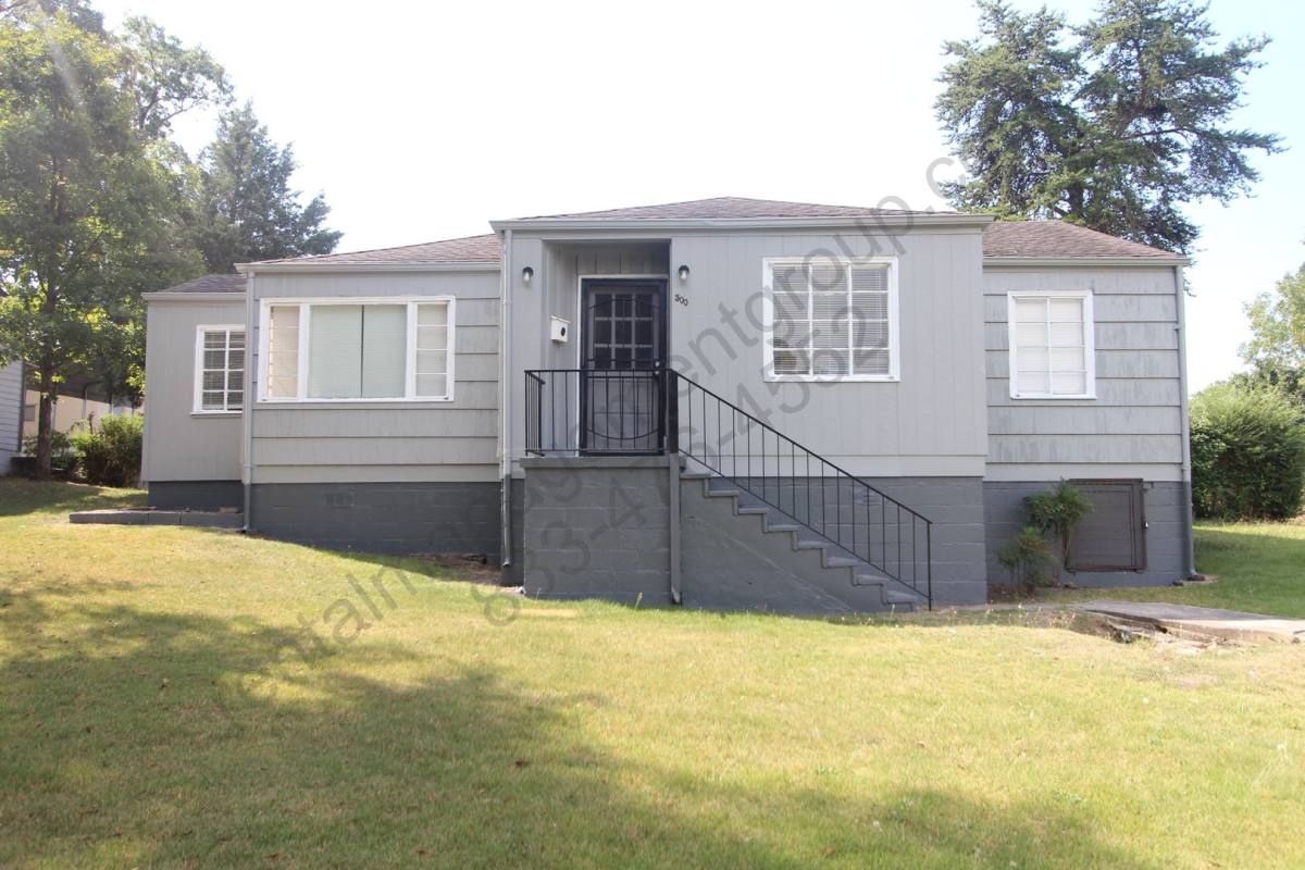 House for rent at 500 Seminole Dr, Fairfield, AL 35064