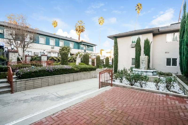 Apartment for rent at 999 E Locust St #17, Pasadena, CA 91101