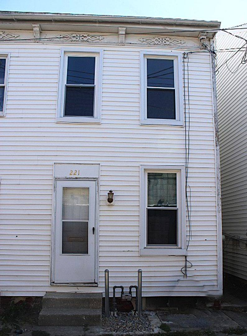 House for rent at 221 Susquehanna Ave, York, PA 17403
