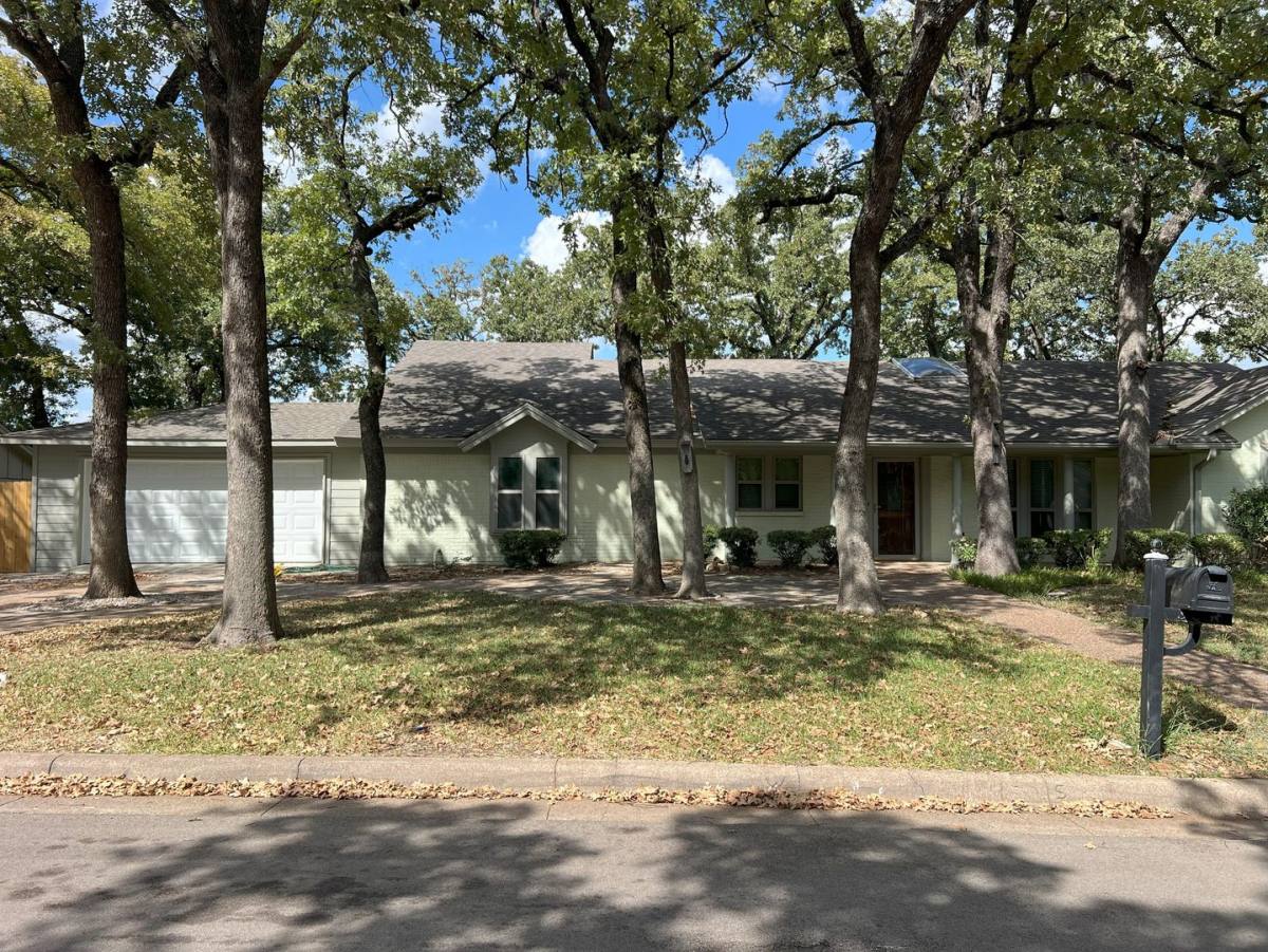 House for rent at 208 Shelmar Dr, Euless, TX 76039