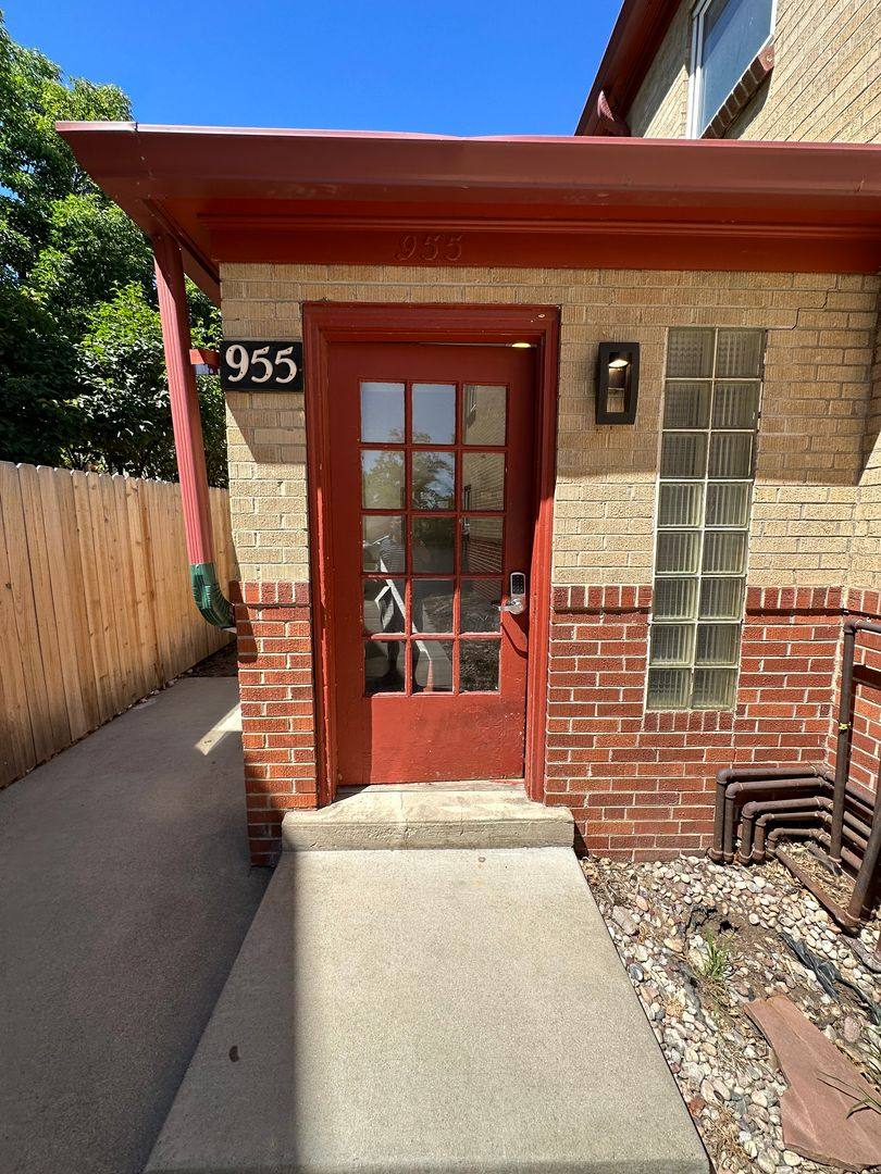 Apartment for rent at 955 16th St, Boulder, CO 80302