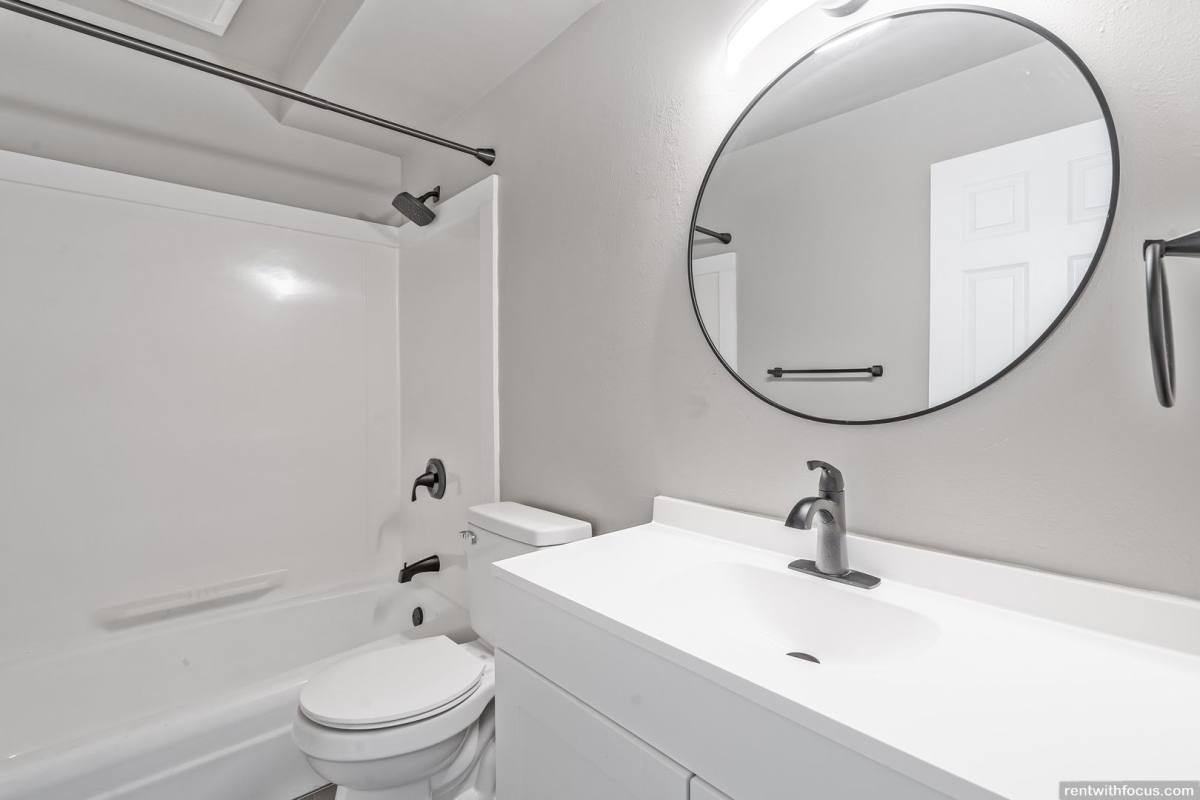 Apartment for rent at 1459-1465 Elm St, Green Bay, WI 54302