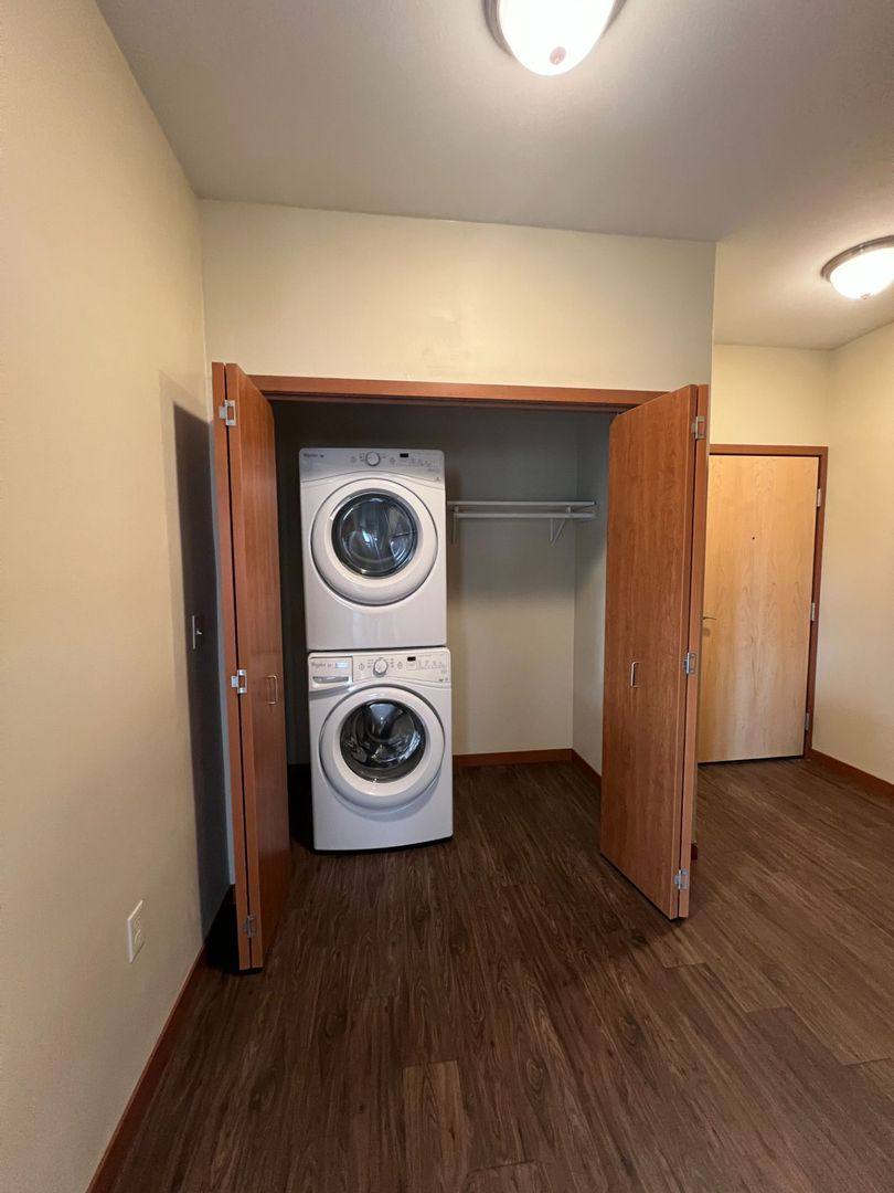 Apartment for rent at 401 N Washington St, Green Bay, WI 54301