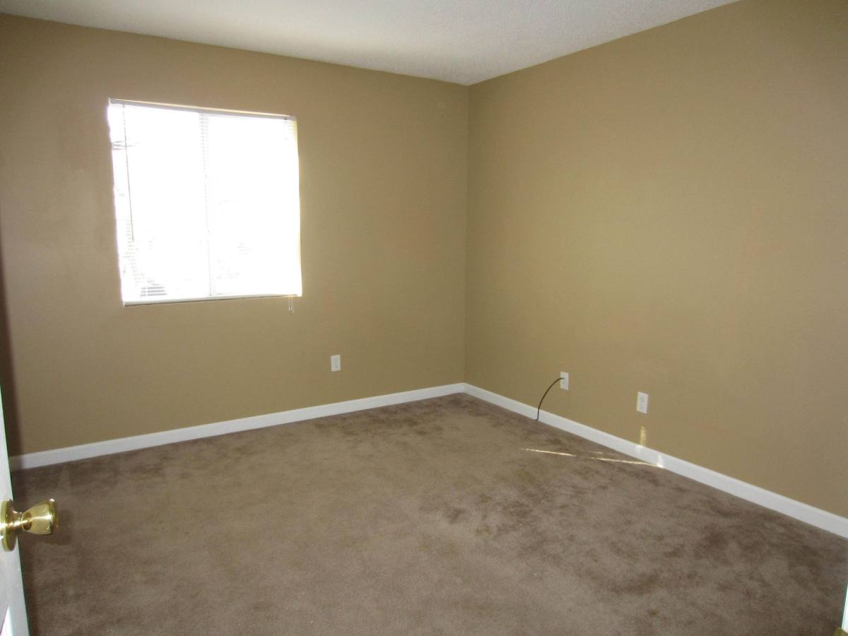 Apartment for rent at 1004 N Oak St, Valdosta, GA 31601