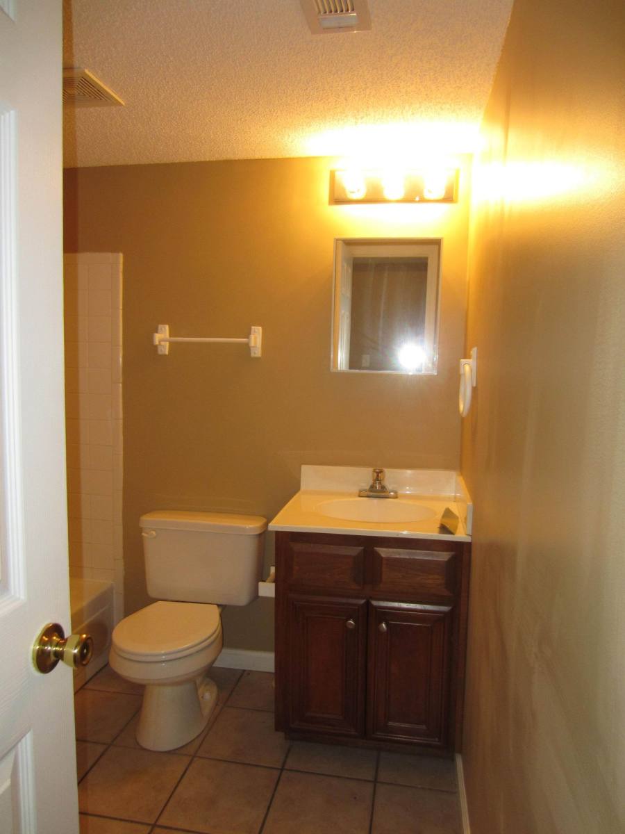 Apartment for rent at 1004 N Oak St, Valdosta, GA 31601