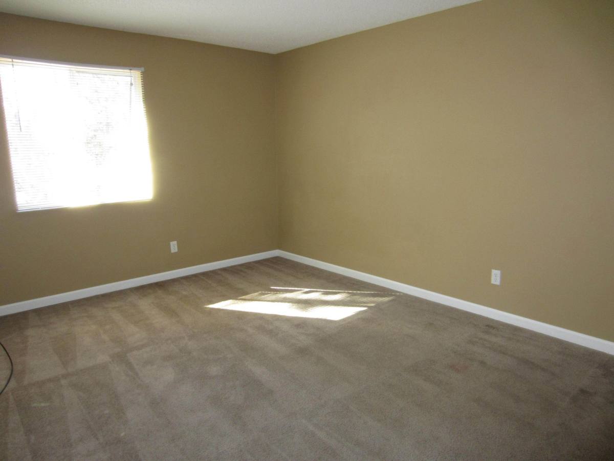 Apartment for rent at 1004 N Oak St, Valdosta, GA 31601