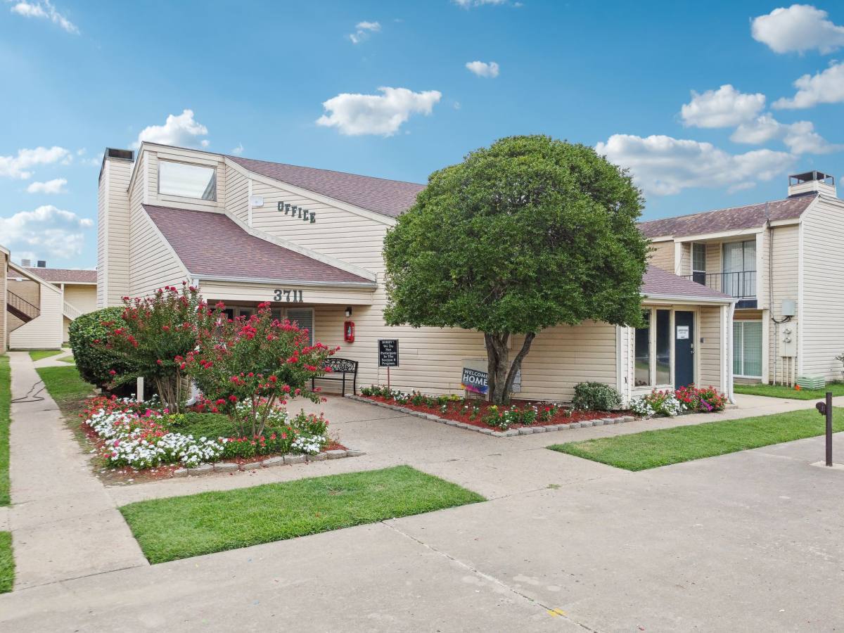 Apartment for rent at 3711 Club Estates Dr, Muskogee, OK 74403