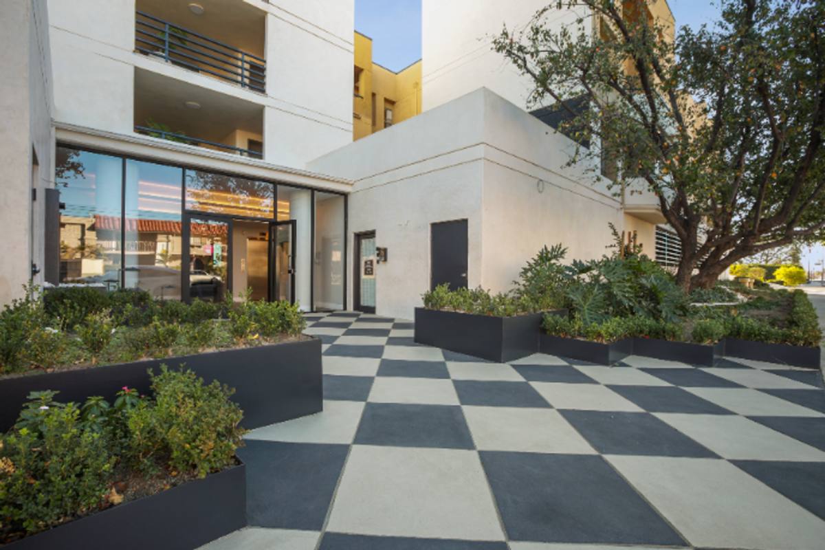Apartment for rent at 16550 Vanowen St, Van Nuys, CA 91406