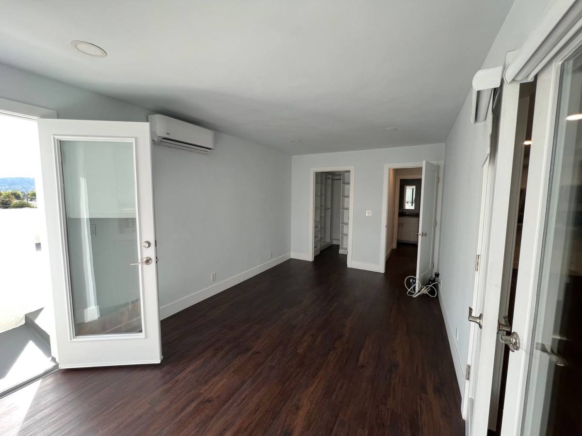 Apartment for rent at 16550 Vanowen St, Van Nuys, CA 91406