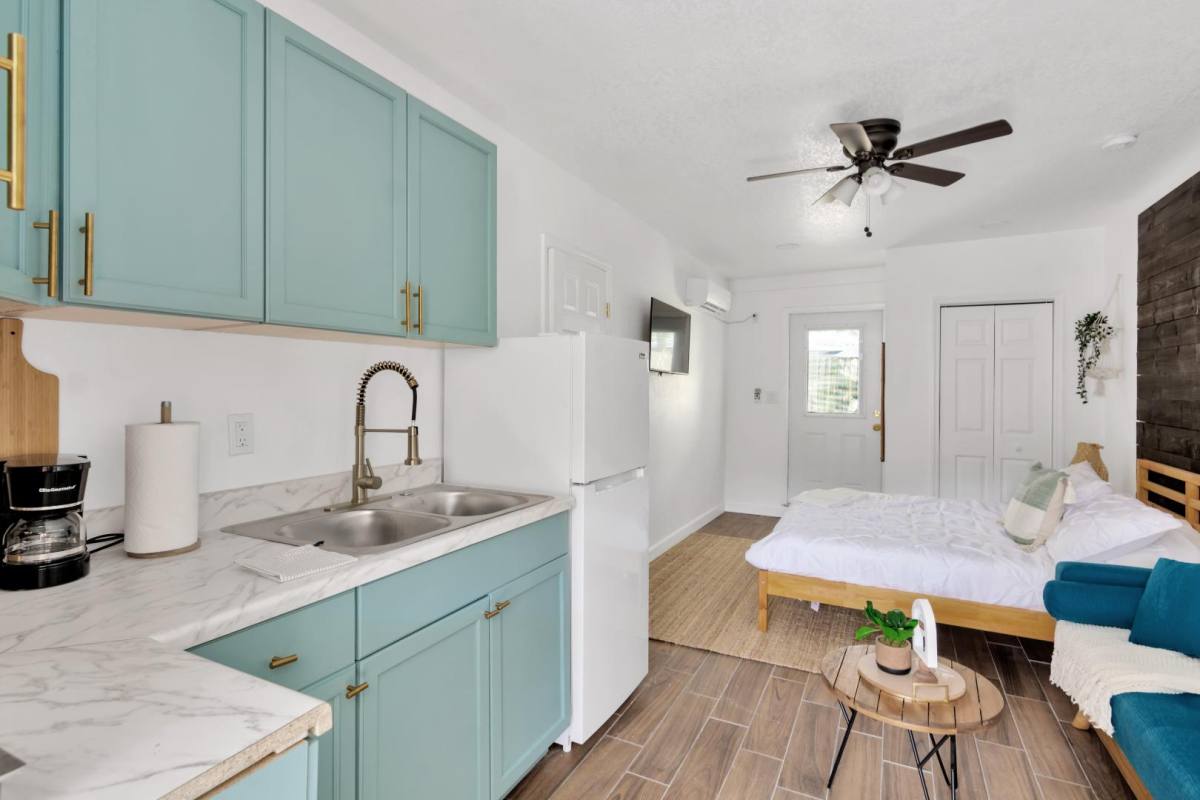 Apartment for rent at 988 Cedarwwod Ave, Dunedin, FL 34698