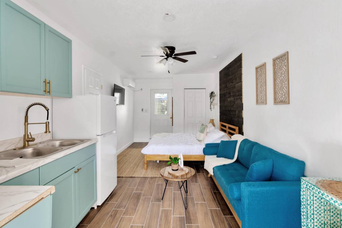 Apartment for rent at 988 Cedarwwod Ave, Dunedin, FL 34698