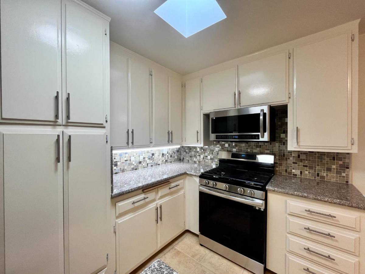 Apartment for rent at 814 S Wooster St #206, Los Angeles, CA 90035