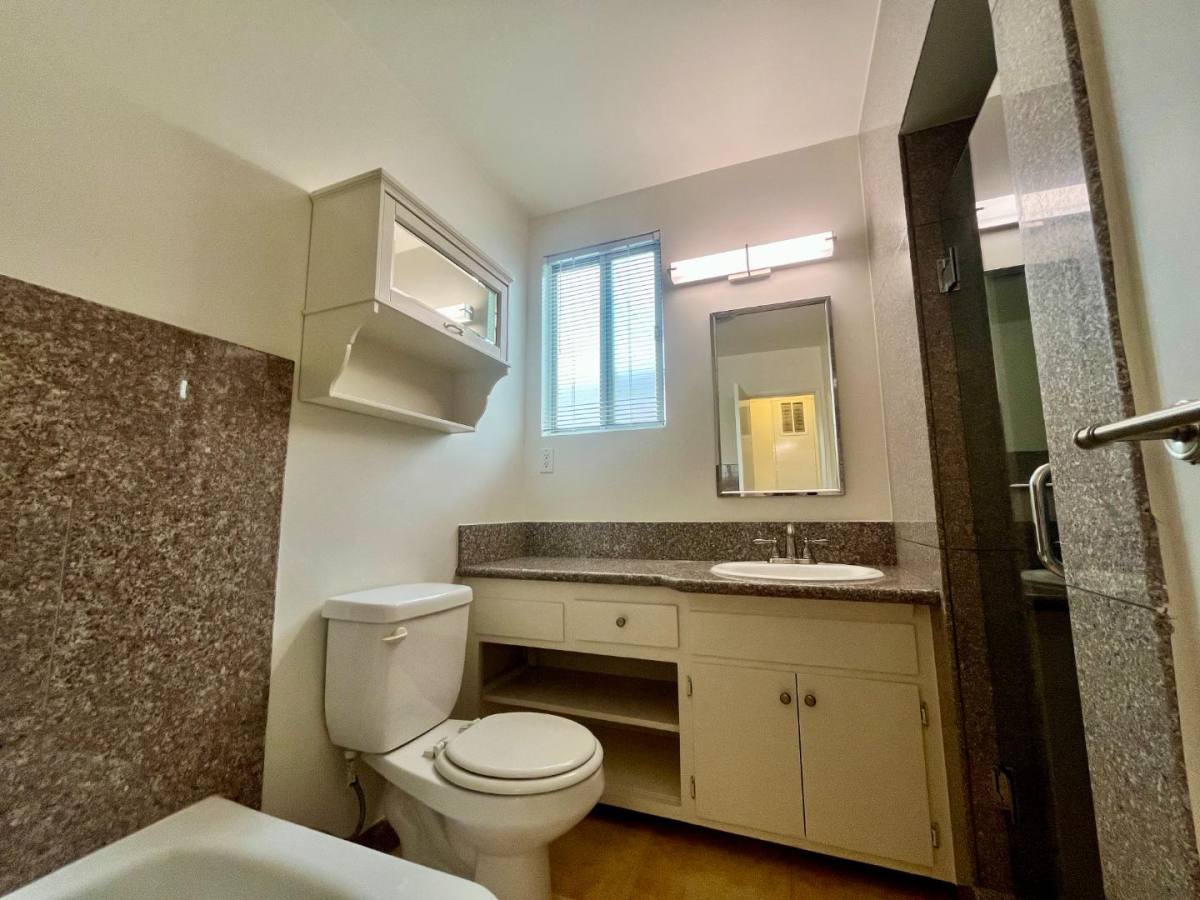 Apartment for rent at 814 S Wooster St #206, Los Angeles, CA 90035