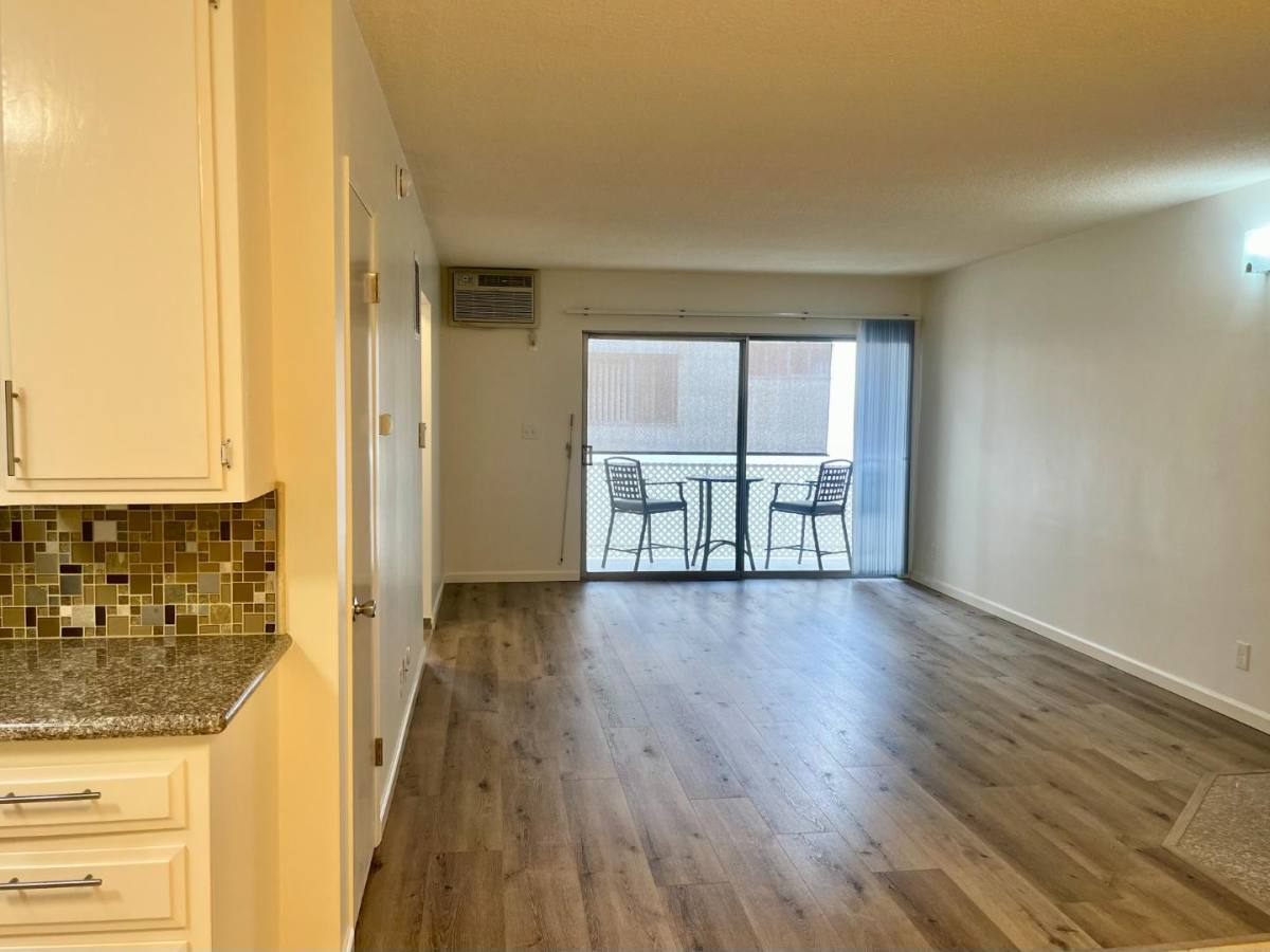 Apartment for rent at 814 S Wooster St #206, Los Angeles, CA 90035