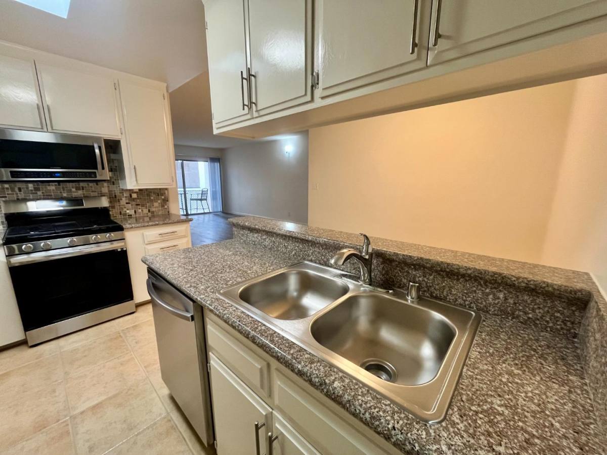 Apartment for rent at 814 S Wooster St #306, Los Angeles, CA 90035