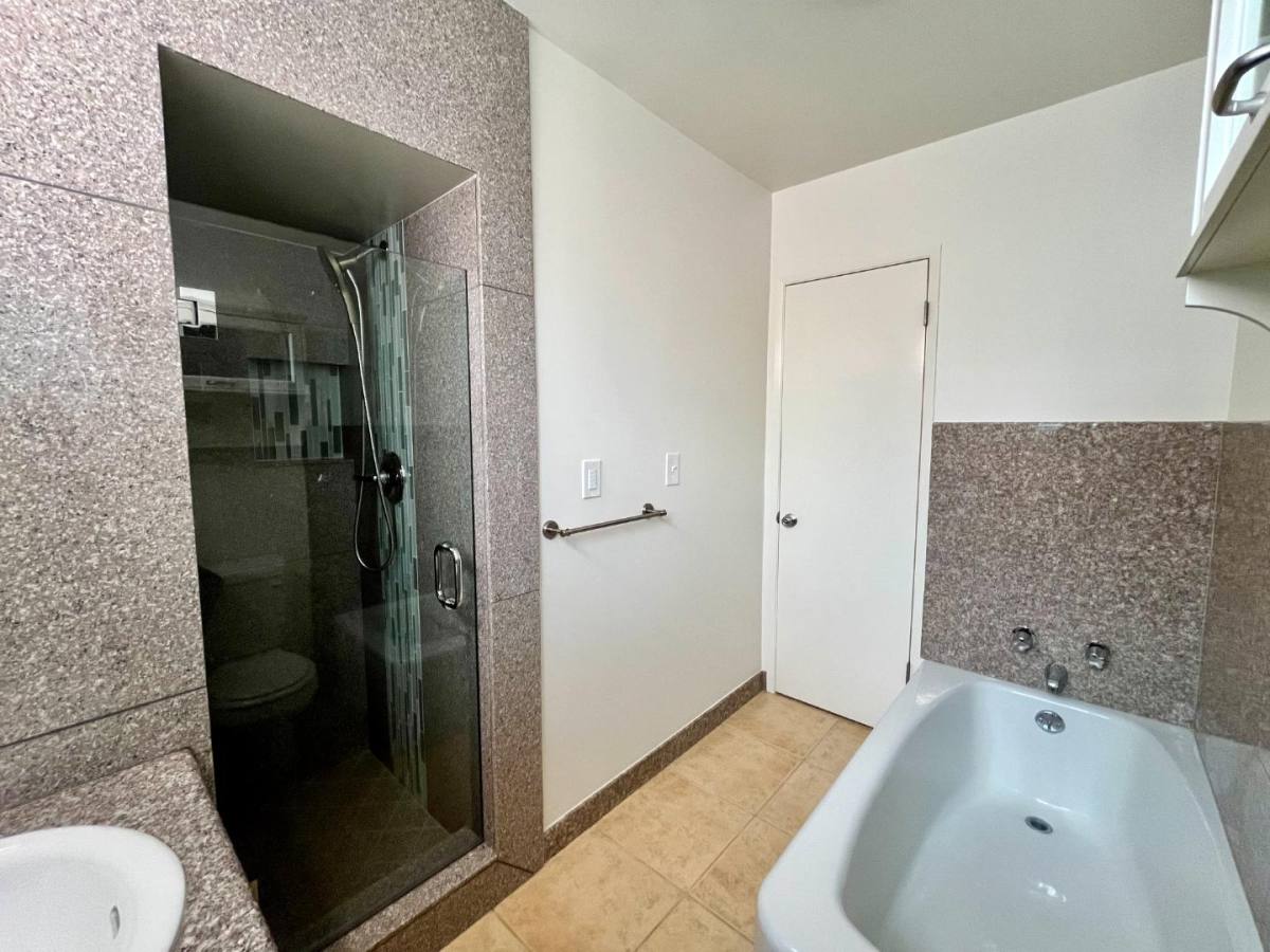 Apartment for rent at 814 S Wooster St #306, Los Angeles, CA 90035