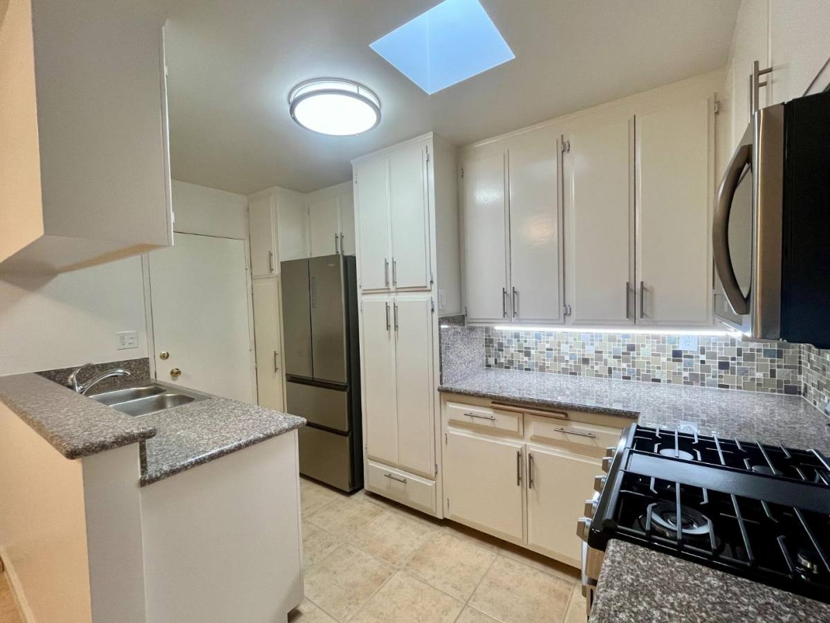 Apartment for rent at 814 S Wooster St #306, Los Angeles, CA 90035
