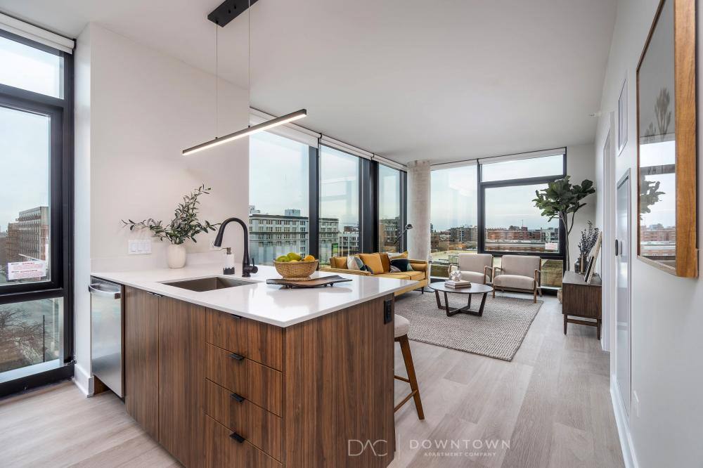 Apartment for rent at 1129 W Van Buren #806, Chicago, IL 60607