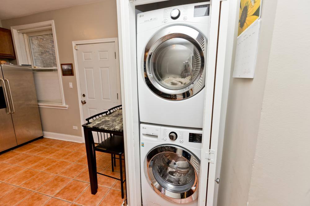 Apartment for rent at 1258 W Cornelia #1, Chicago, IL 60657