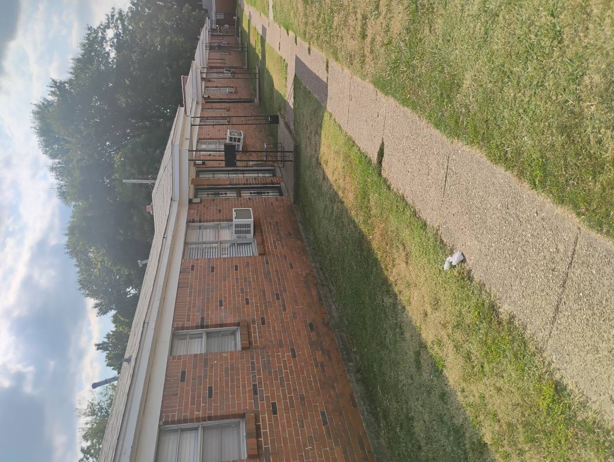 Apartment for rent at 1939 Castalia St Full Appliances, Memphis, TN 38114