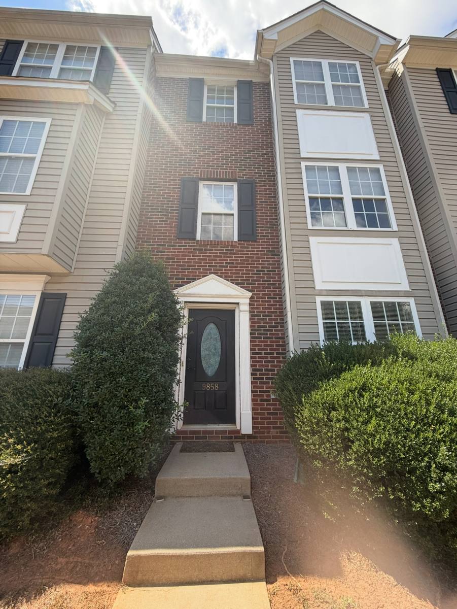 Townhouse for rent at 9858 Treeside Lane, Matthews, NC 28105
