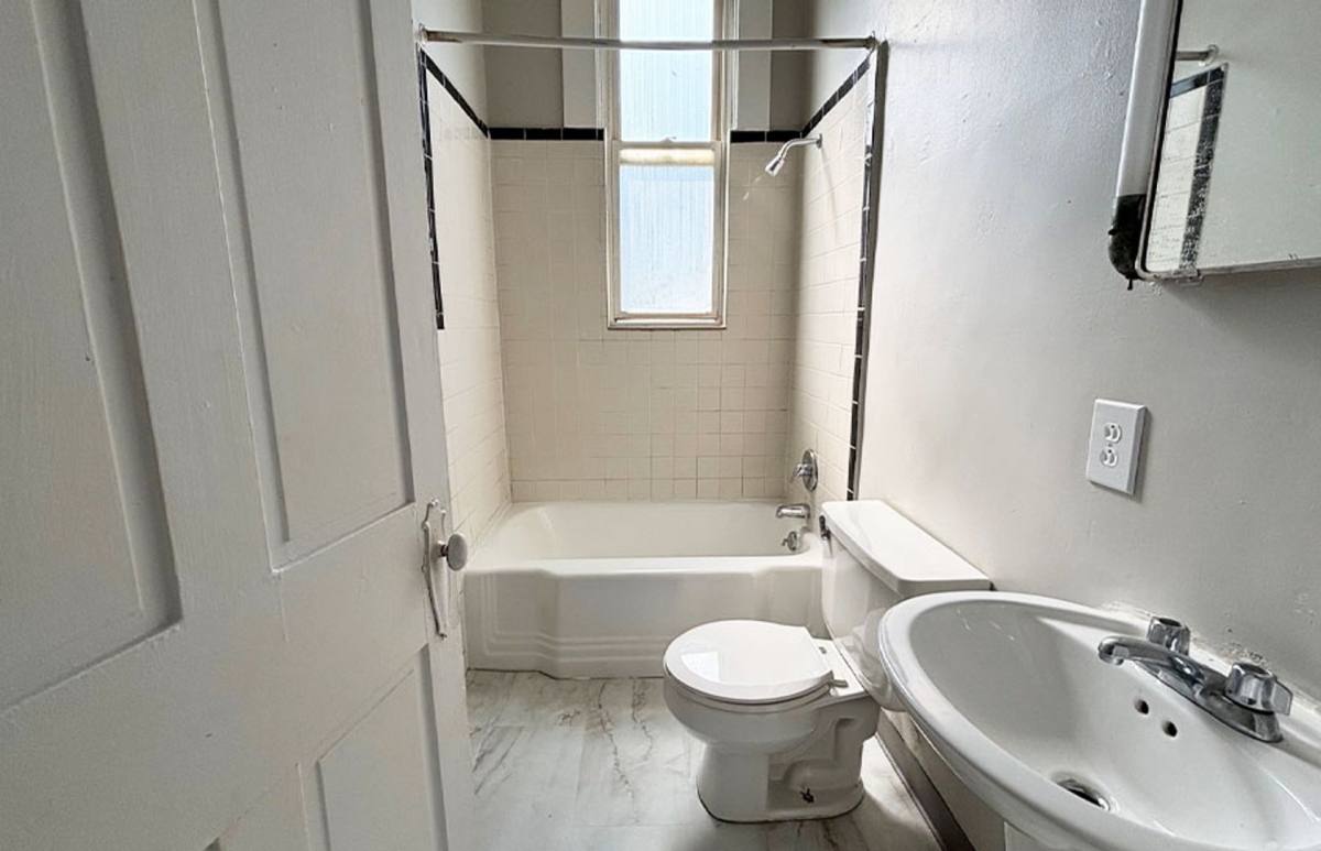 Apartment for rent at 3300 Jefferson Ave, Cincinnati, OH 45220