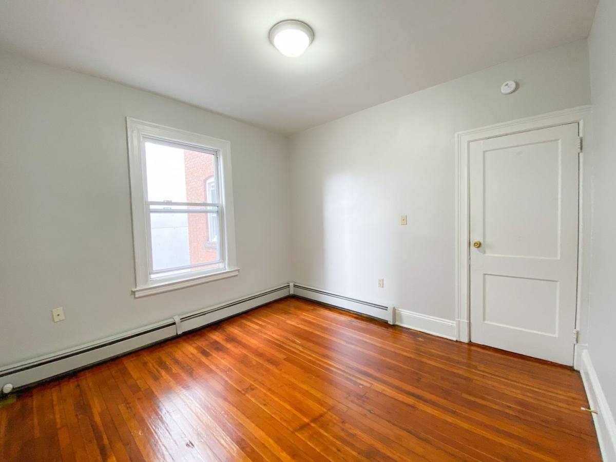 Apartment for rent at 291 Buckingham St, Hartford, CT 06106