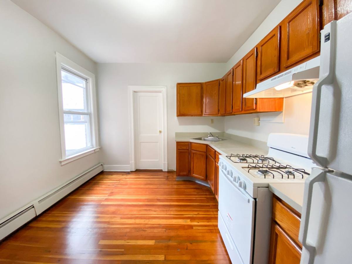 Apartment for rent at 291 Buckingham St, Hartford, CT 06106