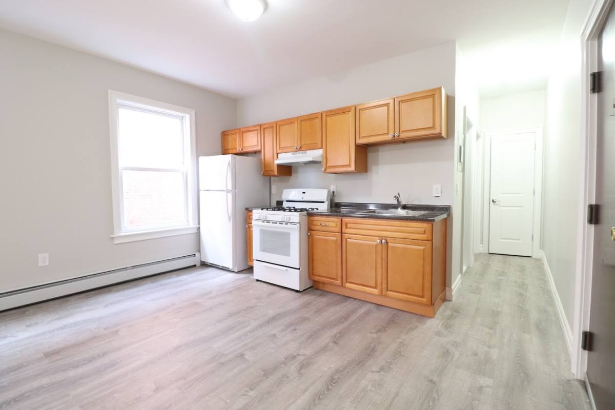 Apartment for rent at 291 Buckingham St, Hartford, CT 06106