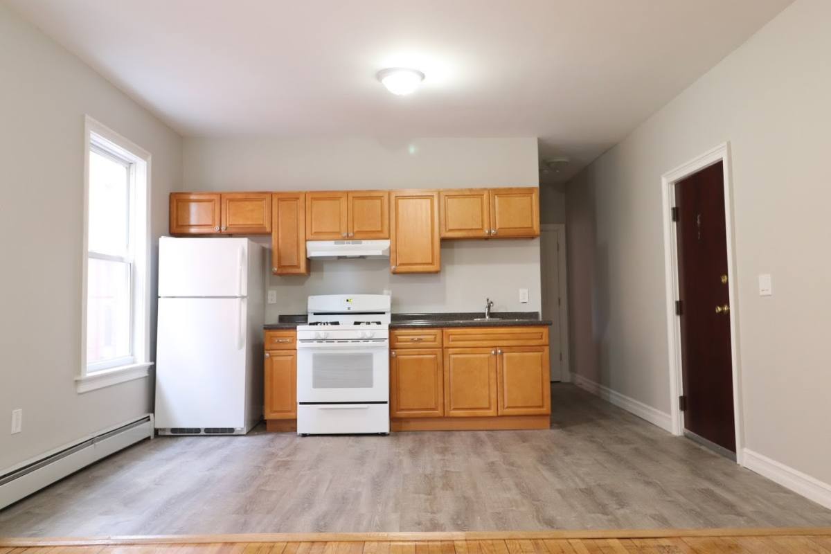 Apartment for rent at 291 Buckingham St, Hartford, CT 06106