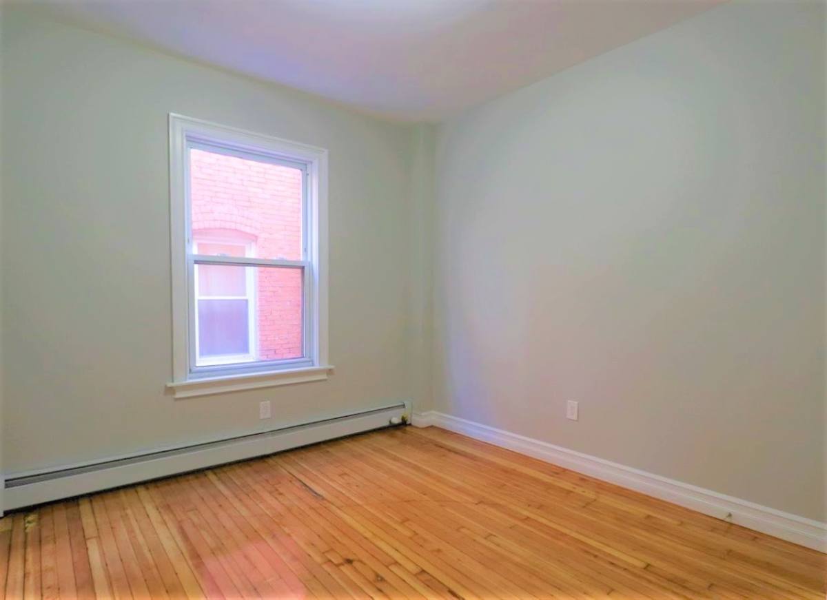 Apartment for rent at 291 Buckingham St, Hartford, CT 06106