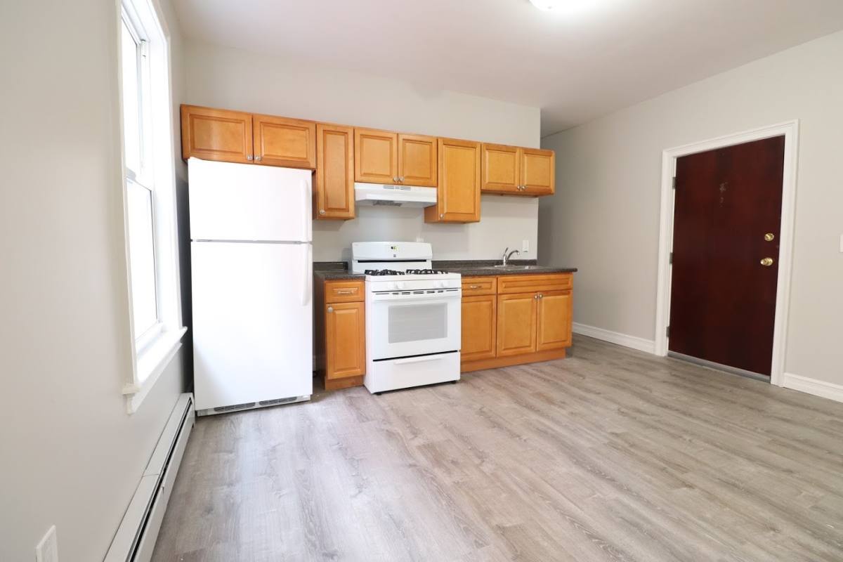 Apartment for rent at 291 Buckingham St, Hartford, CT 06106