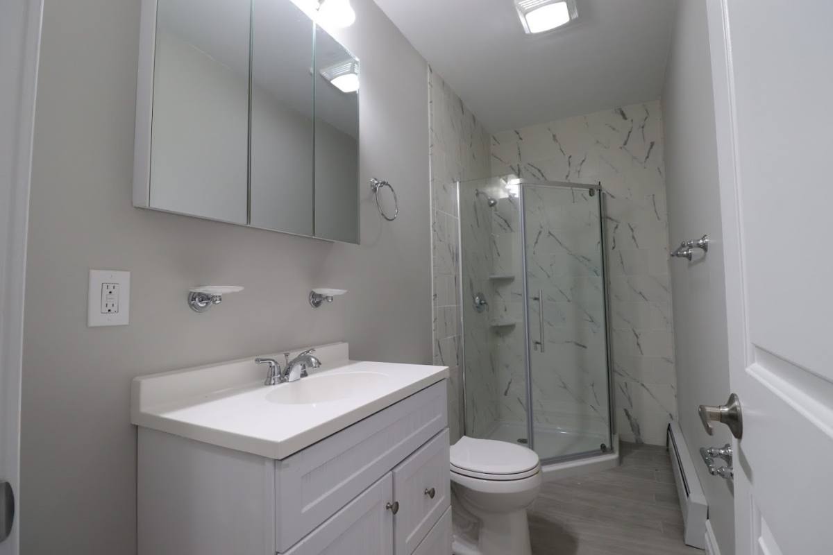 Apartment for rent at 291 Buckingham St, Hartford, CT 06106