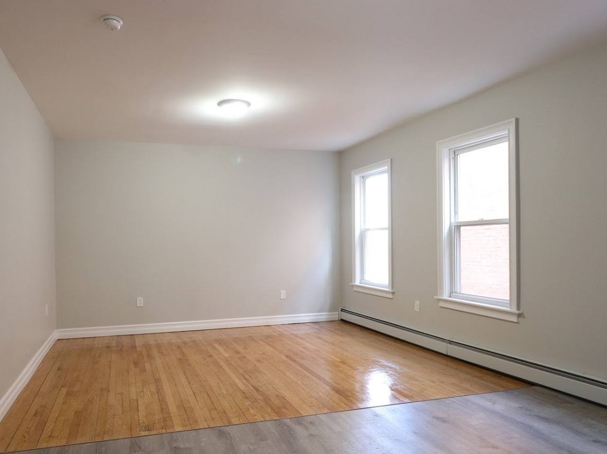 Apartment for rent at 291 Buckingham St, Hartford, CT 06106