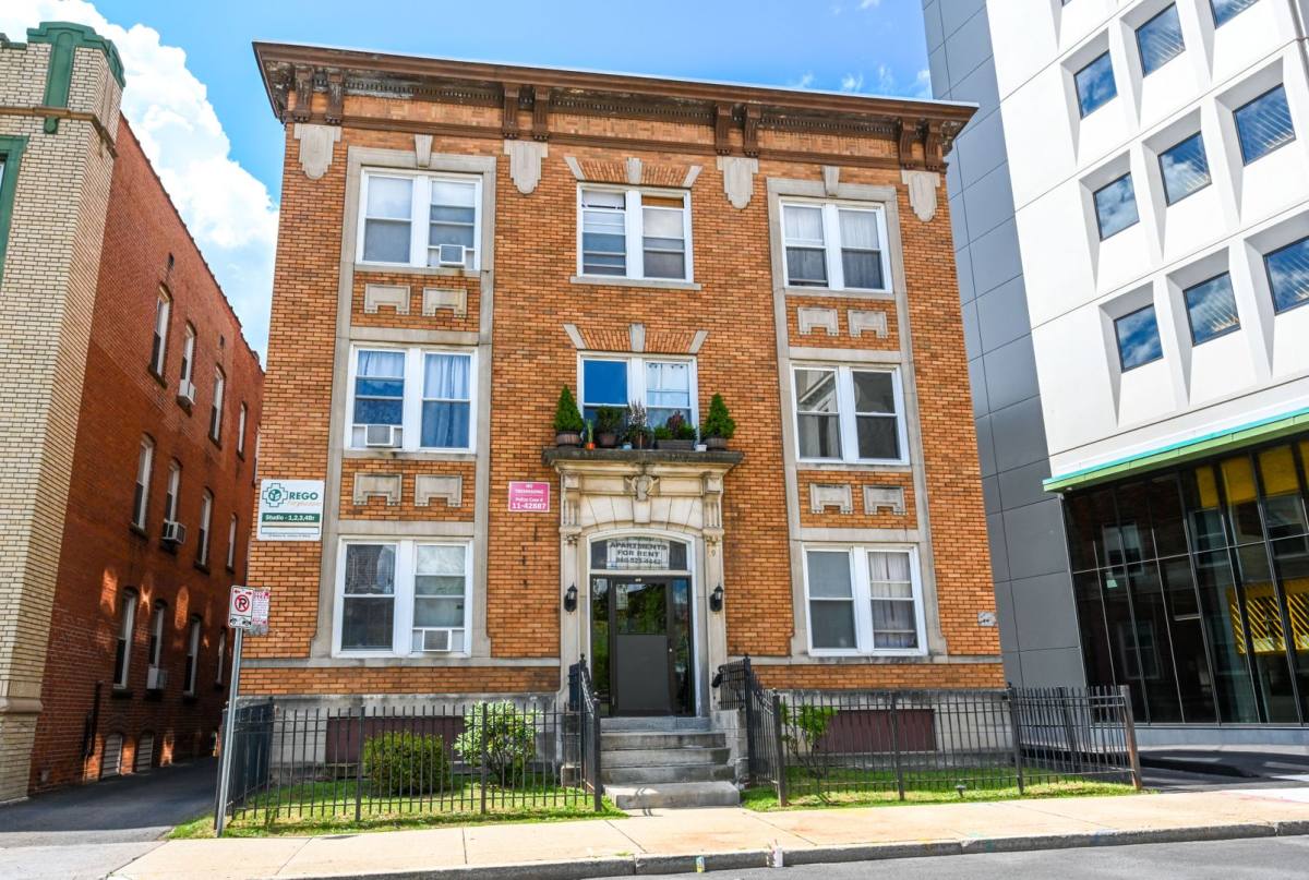 Apartment for rent at 291 Buckingham St, Hartford, CT 06106