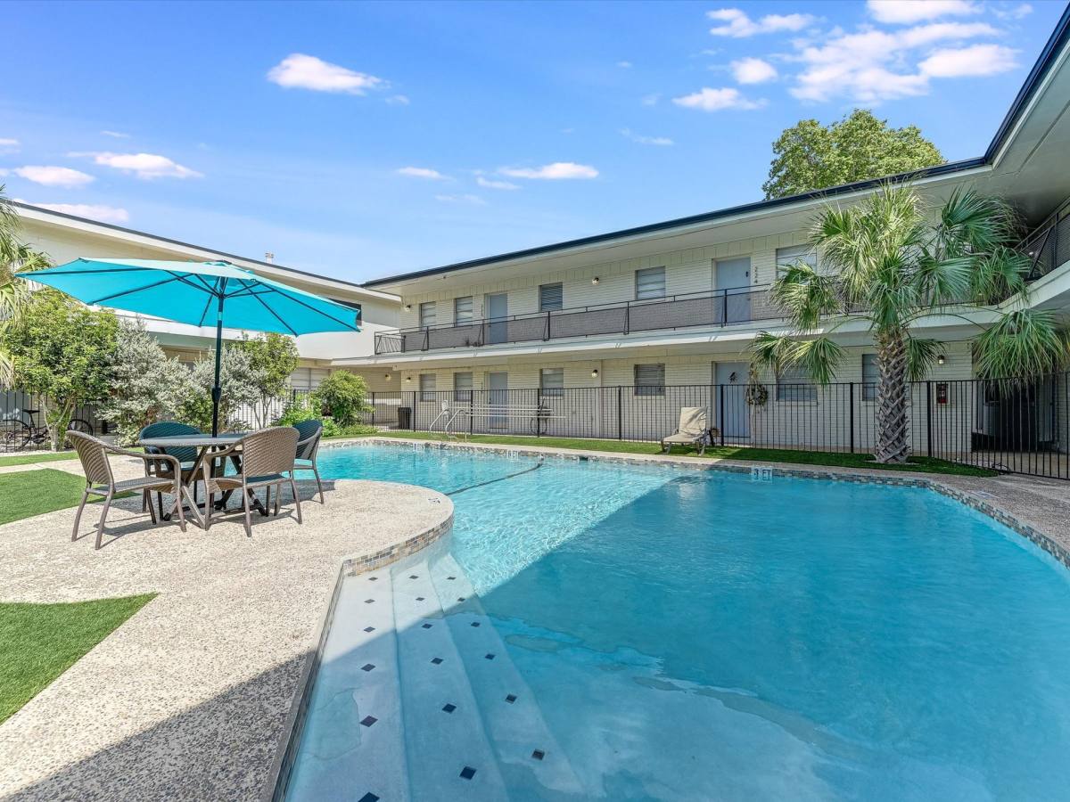 Townhouse for rent at 333 Brahan Blvd, San Antonio, TX 78215