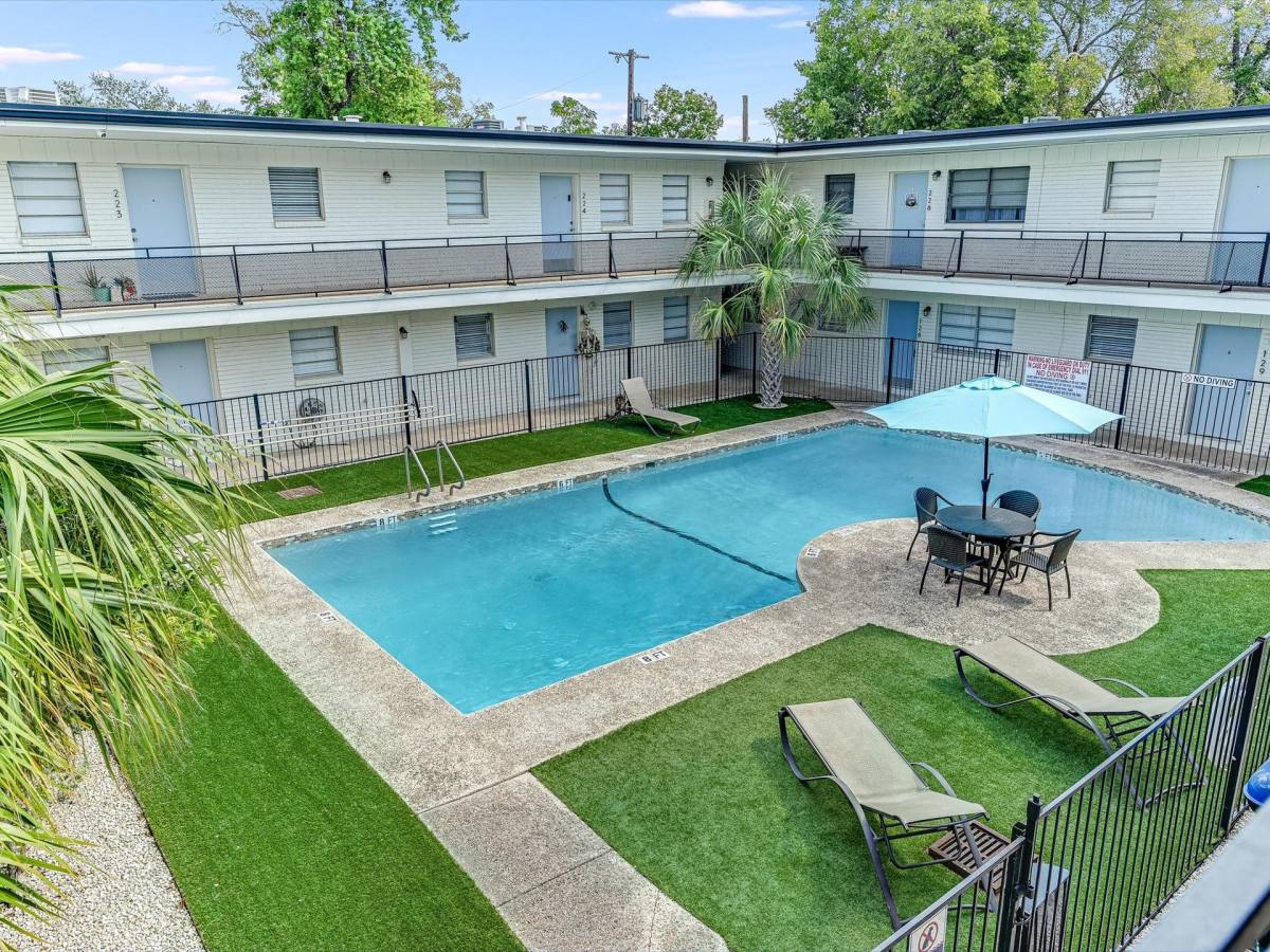 Townhouse for rent at 333 Brahan Blvd, San Antonio, TX 78215