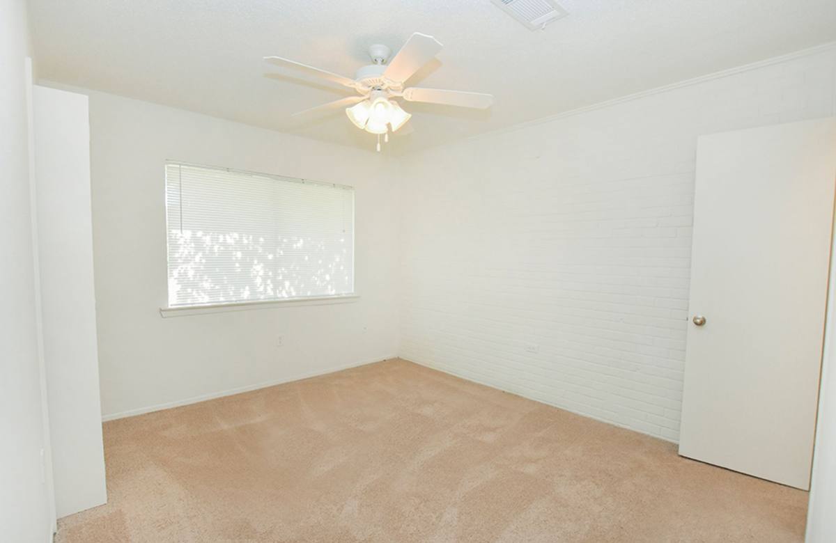 Apartment for rent at 6566 Park Manor Dr, Metairie, LA 70003