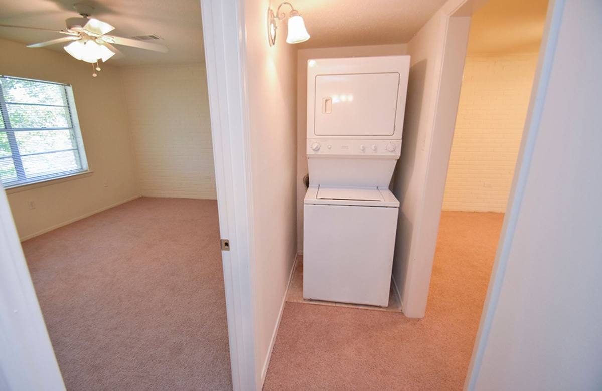 Apartment for rent at 6566 Park Manor Dr, Metairie, LA 70003