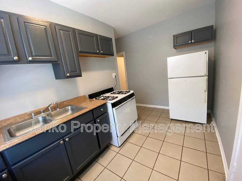 Apartment for rent at 3725 W Grand Ave #2S, Chicago, IL 60651