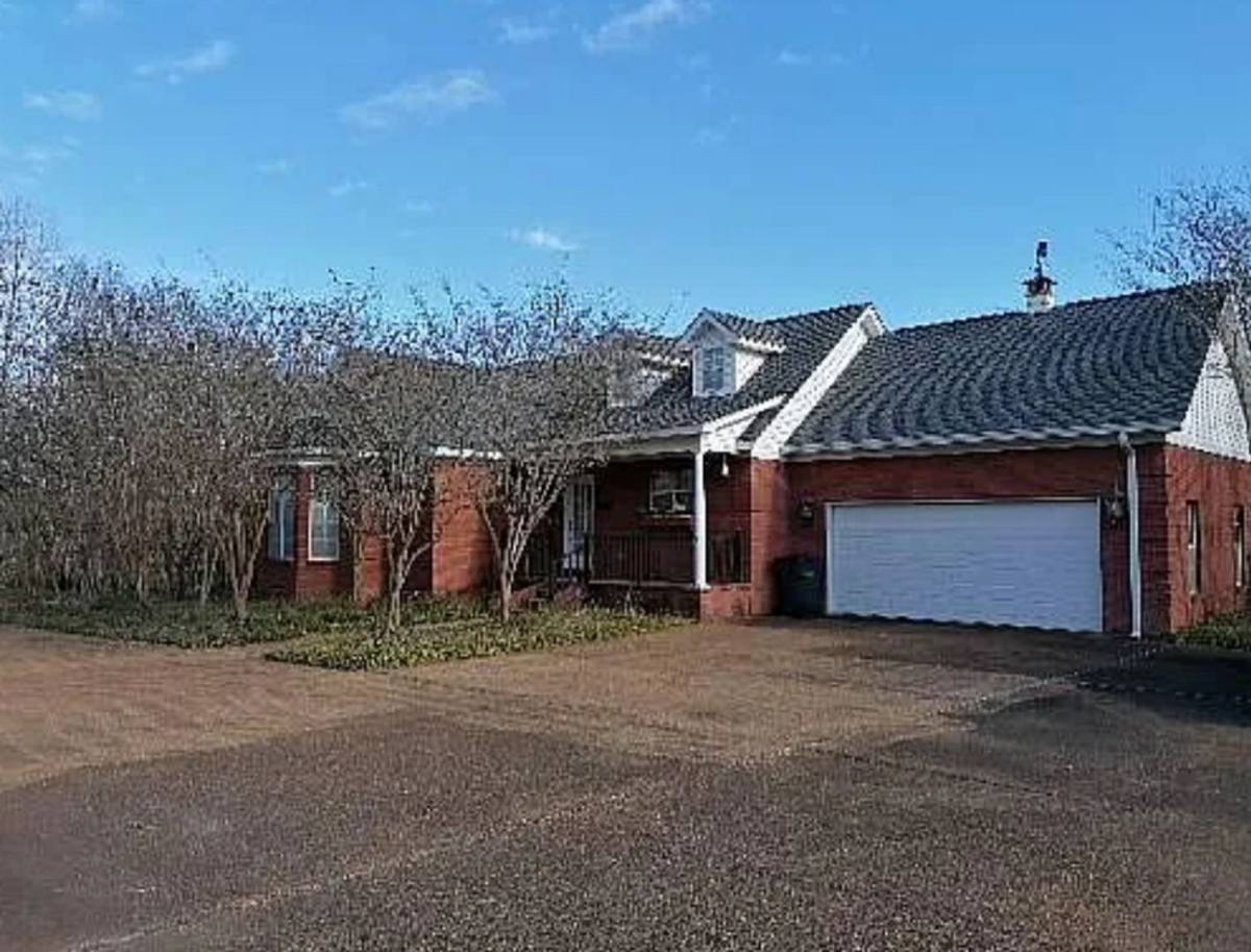 House for rent at 52 County Rd, Abbeville, MS 38601