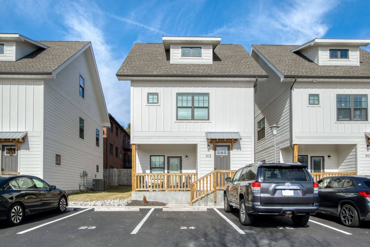 Apartment for rent at 901-917 Lunch Pail Lane, Blacksburg, VA 24060