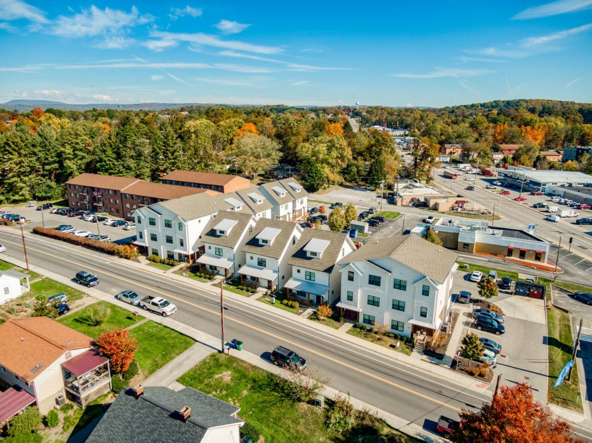 Apartment for rent at 901-917 Lunch Pail Lane, Blacksburg, VA 24060