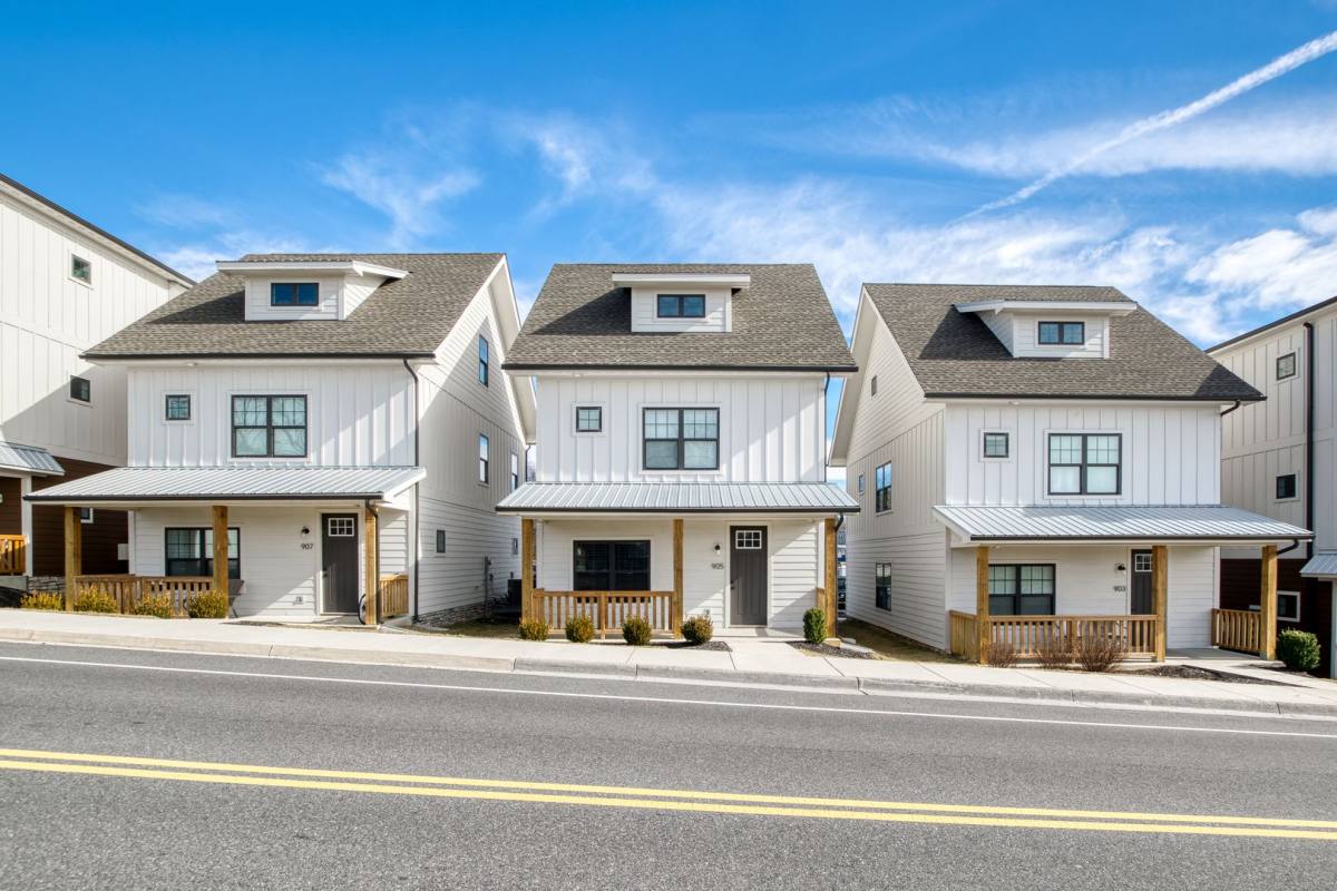 Apartment for rent at 901-917 Lunch Pail Lane, Blacksburg, VA 24060