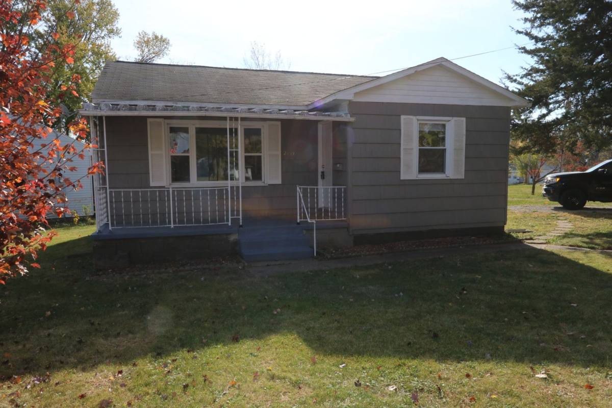 House for rent at 2711 Flint Hills Dr, Burlington, IA 52601