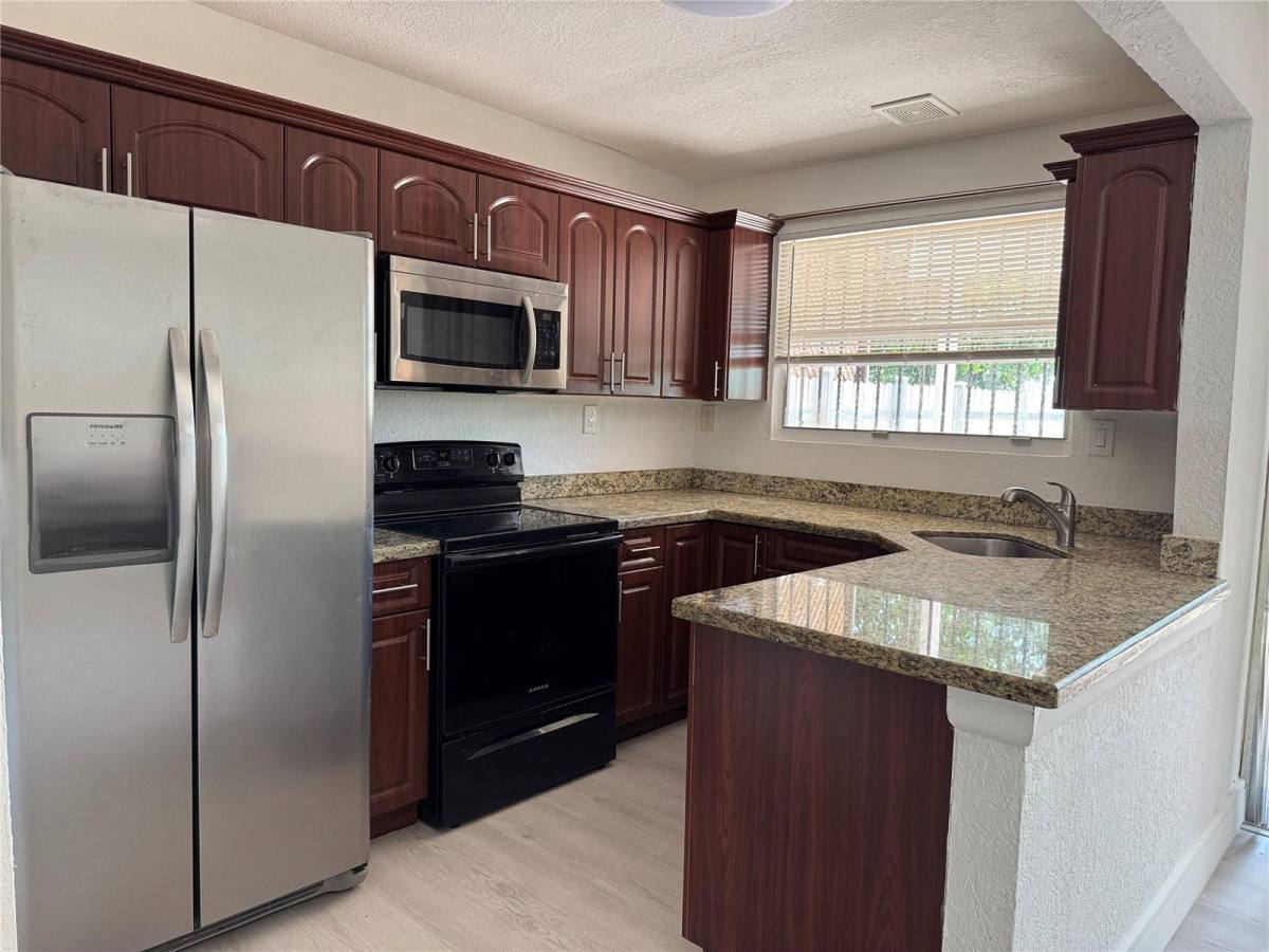 Townhouse for rent at 890 W 81st Place #890, Hialeah, FL 33014