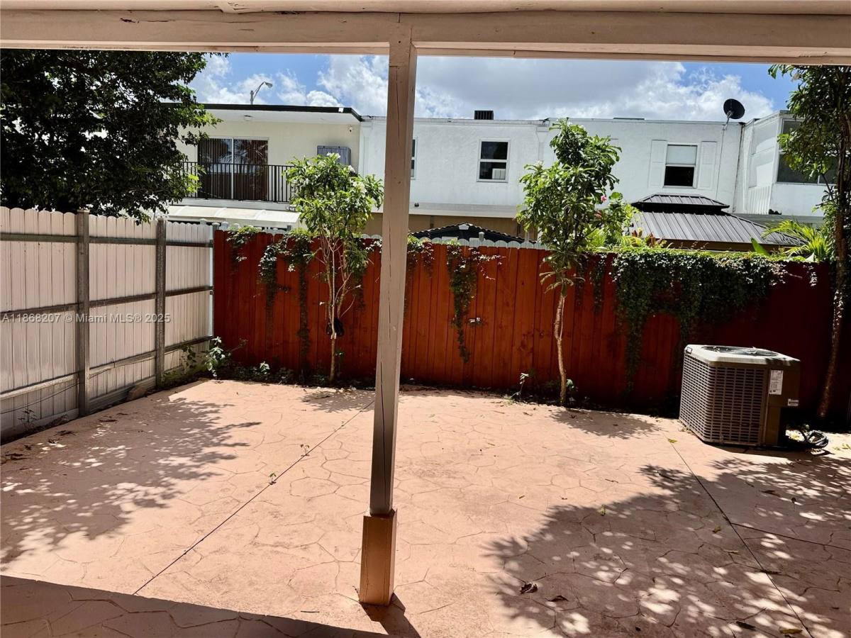 Townhouse for rent at 890 W 81st Place #890, Hialeah, FL 33014
