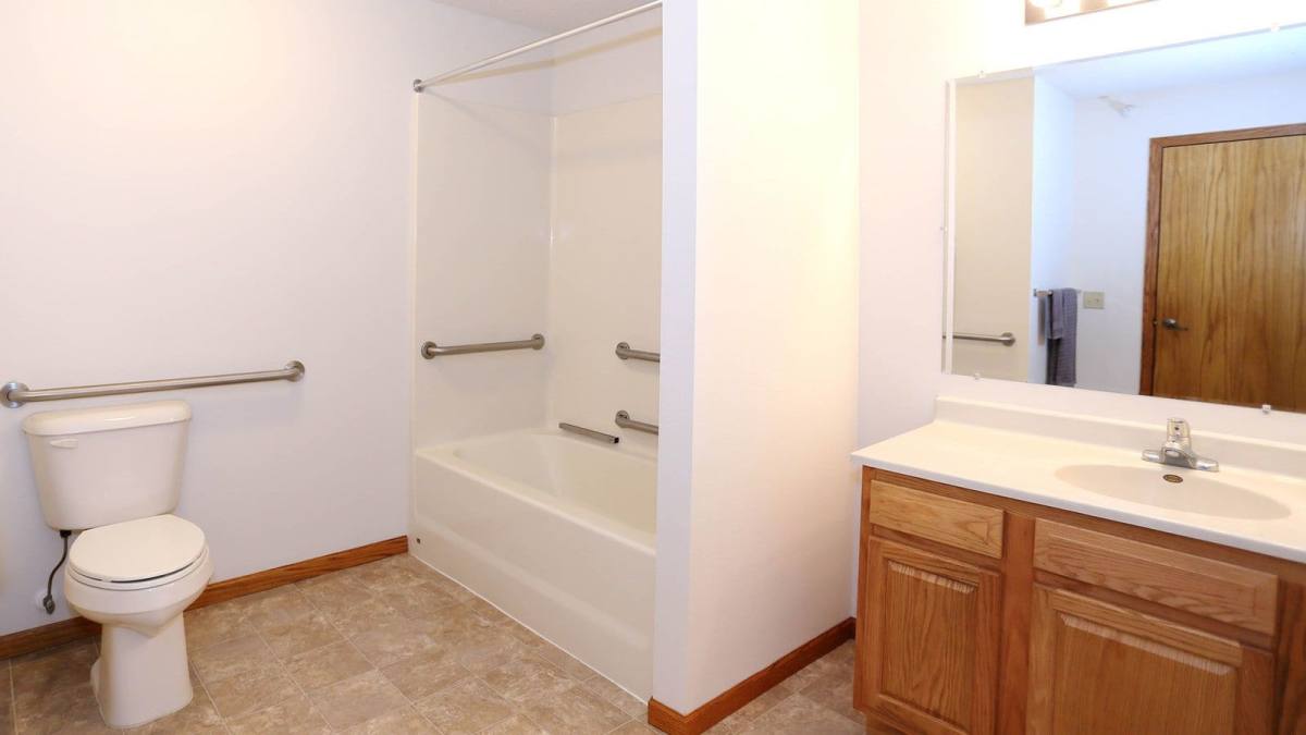 Apartment for rent at Mill Pond, 685 4th St SW, Forest Lake, MN 55025